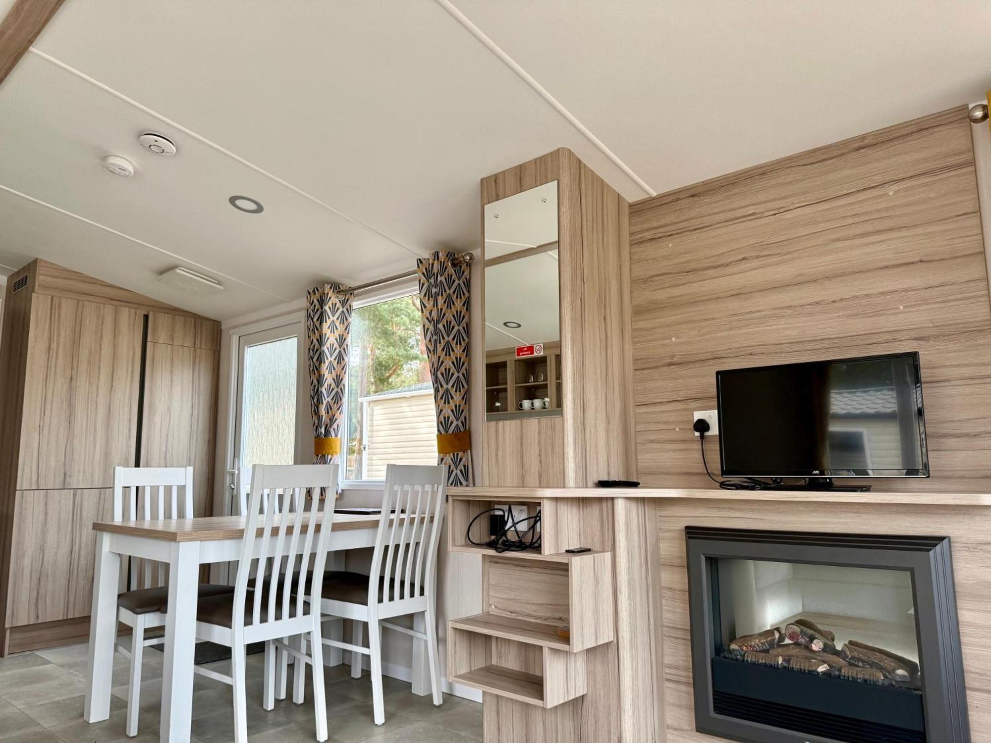 The Fly Van - Beautiful, Luxury Static Caravan Aberlour Exterior photo
